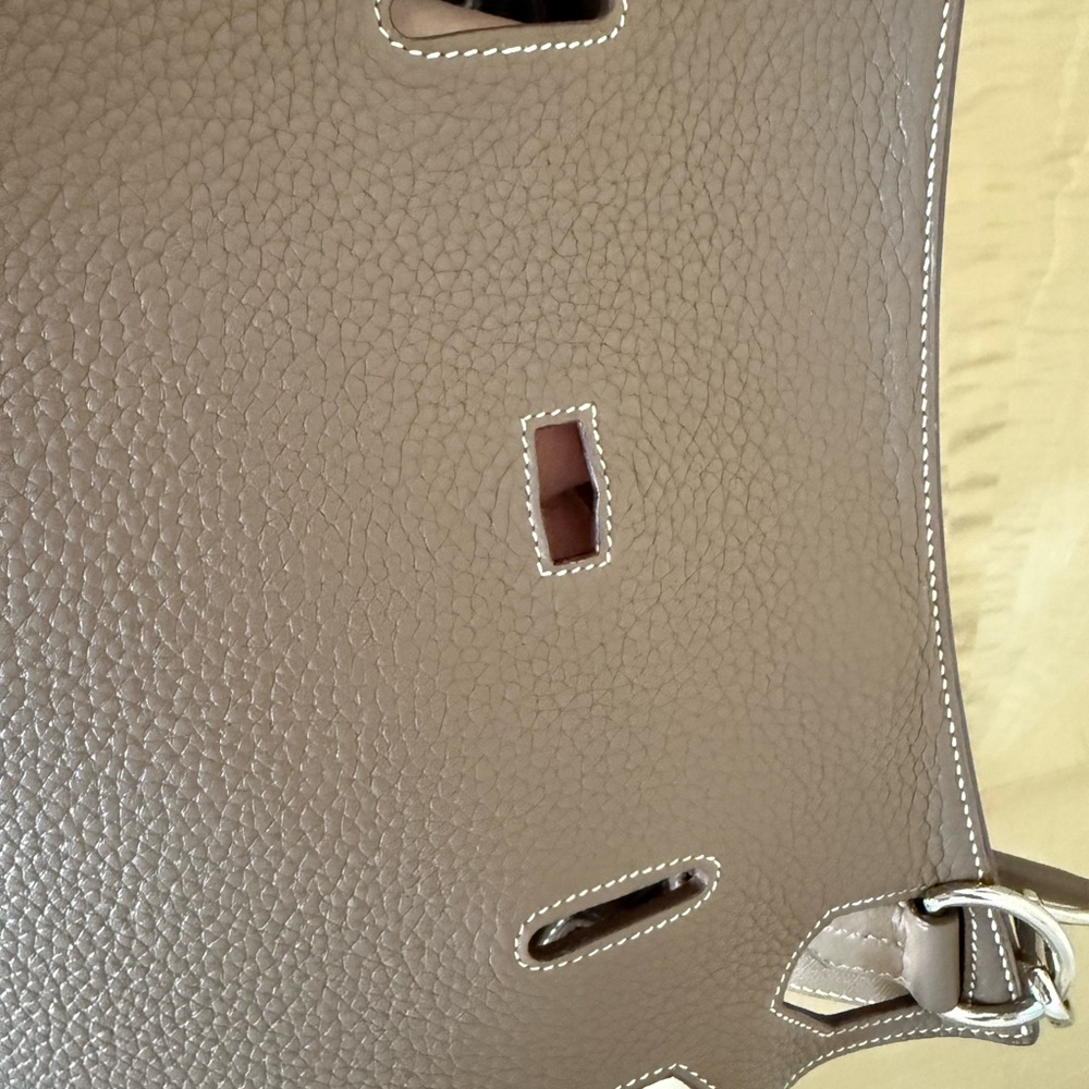 Hermès Taurillon Clemence Jypsiere 31 in Etoupe, great preowned condition - Picture 11 of 14